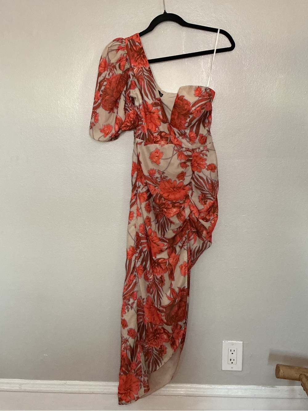PrettyLittleThing Coral Floral One-Shoulder Ruched Maxi Dress NWT Size 4 - Picture 2 of 10